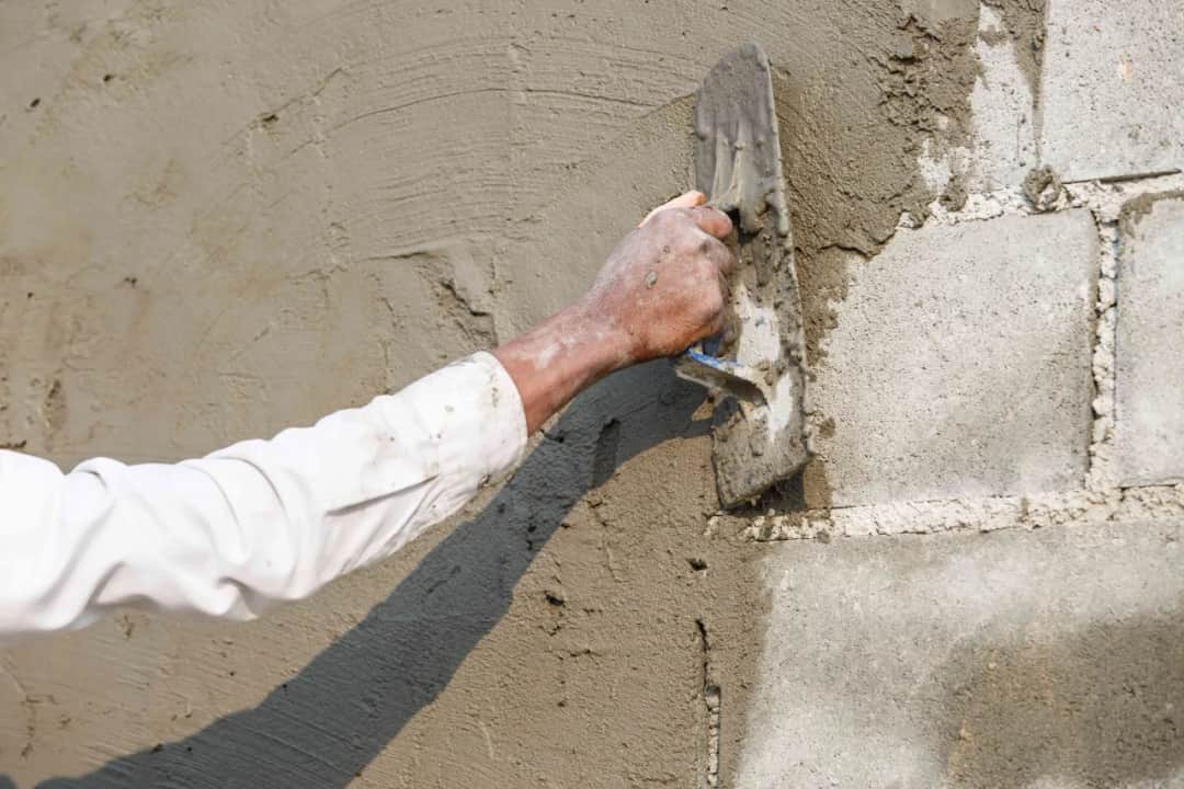 Jak położyć tynk mineralny: unikaj najczęstszych błędów i osiągnij idealny efekt