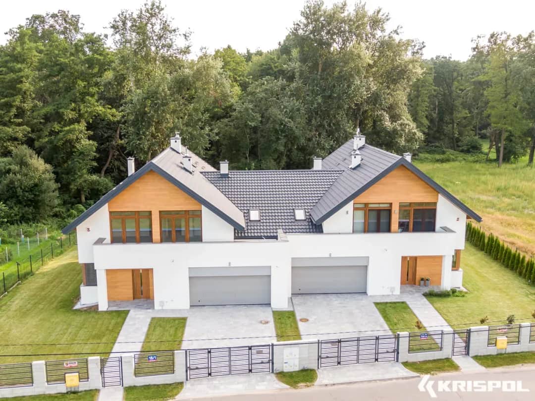 Bramy garażowe: przed czy po tynkach? Uniknij kosztownych błędów