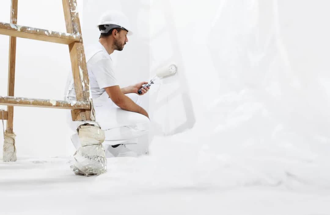 Jak położyć gładź wałkiem bez smug i zgrubień - sprawdź te triki