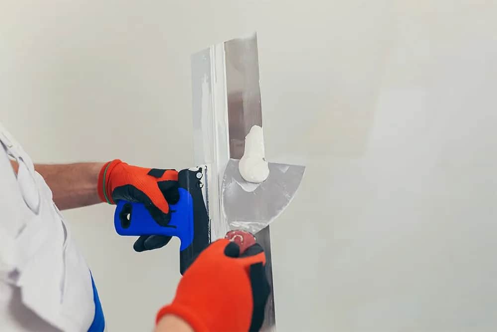 Ile gładzi na 100m2? Sprawdź, ile naprawdę potrzebujesz