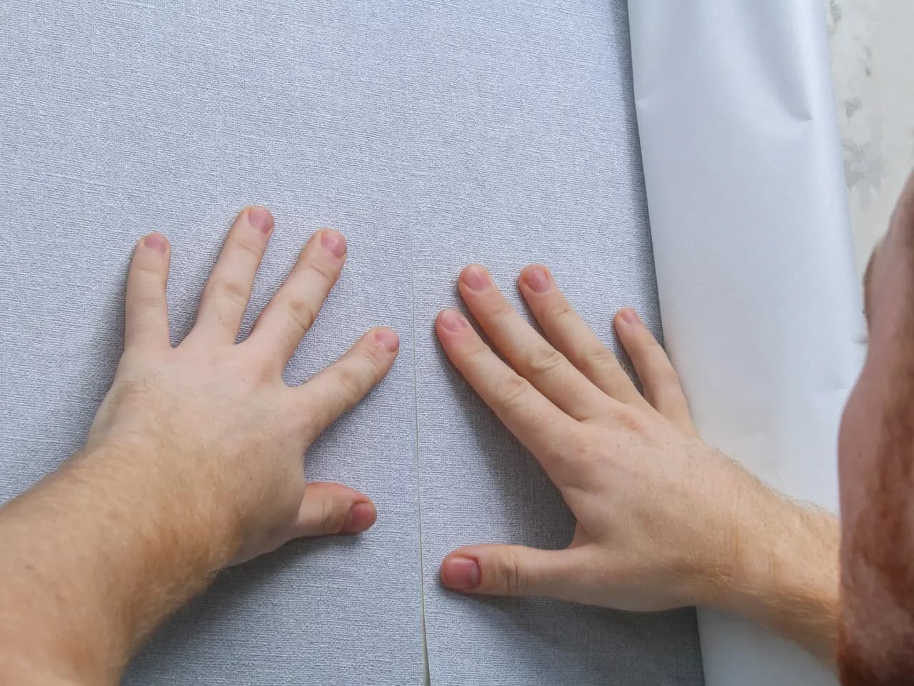 Jak przygotować ścianę pod tapetę, aby uniknąć błędów i problemów