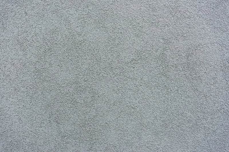 Jak malować tynki cementowo-wapienne, aby uniknąć najczęstszych błędów